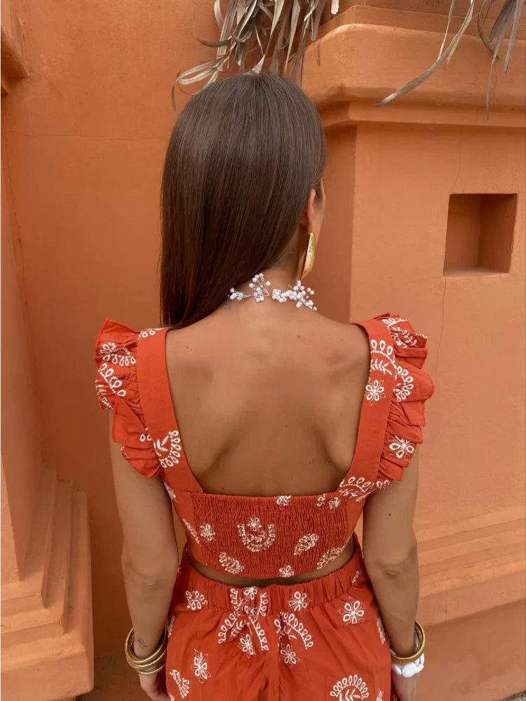 Conjunto bohemio de dos piezas con top corto y falda midi fluida