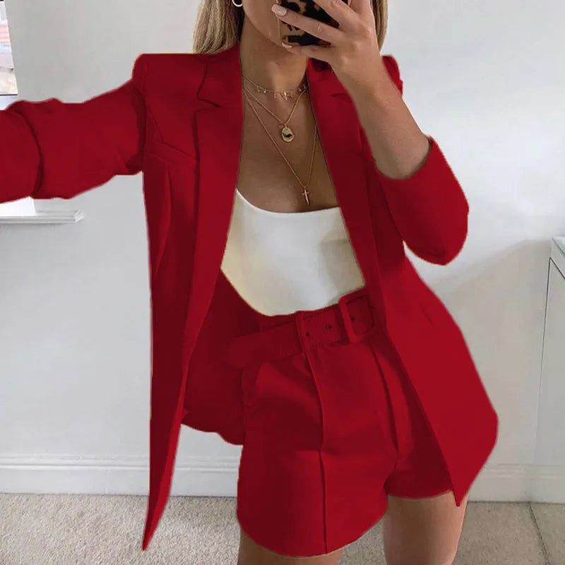 CELIA  ELEGANTE CONJUNTO DE PANTALÓN CORTO Y BLAZER DE LINO PARA MUJER