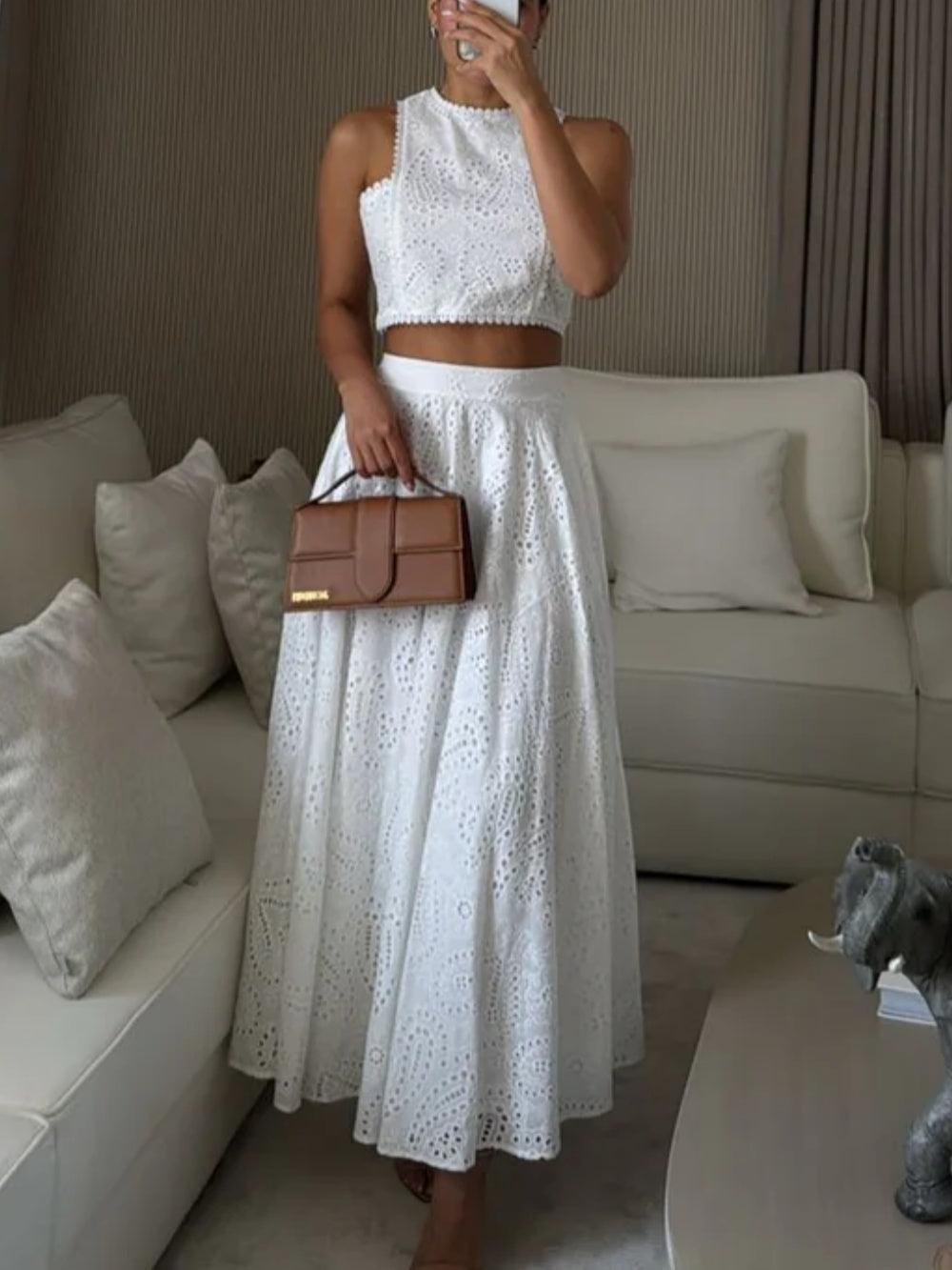 CONJUNTO DE FALDA MIDI CON DETALLE DE OJALILLO