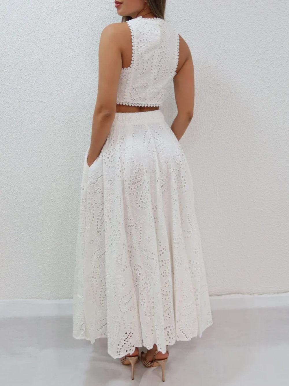 CONJUNTO DE FALDA MIDI CON DETALLE DE OJALILLO