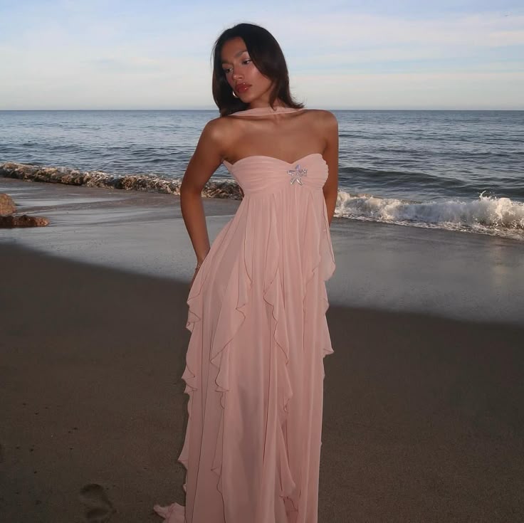 Collins | Vestido Maxi Sin Tirantes con Volantes