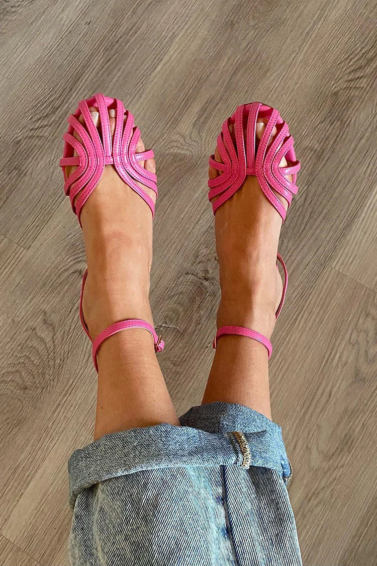 Sole™ | Sandalias doradas planas con diseño entrelazado