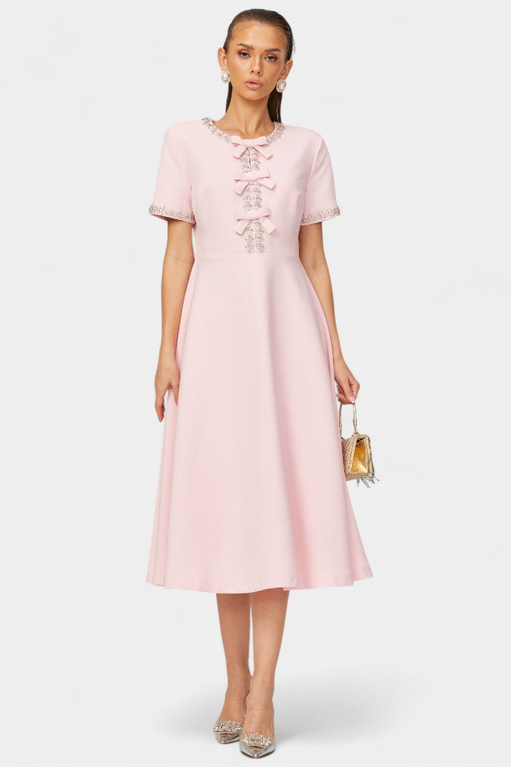 Linda Vestido Midi Acampanado con Lazo de Cristal y Detalles Elegantes