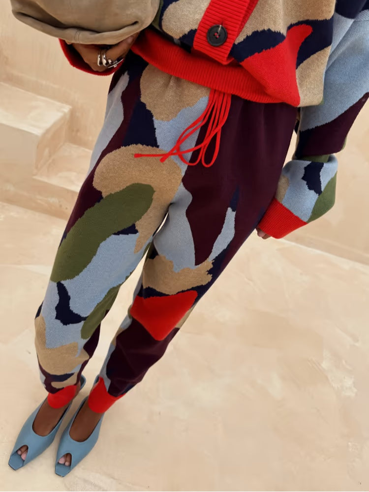 PANTALONES TEJIDOS AJUSTADOS CON PATRÓN GEOMÉTRICO ABSTRACTO