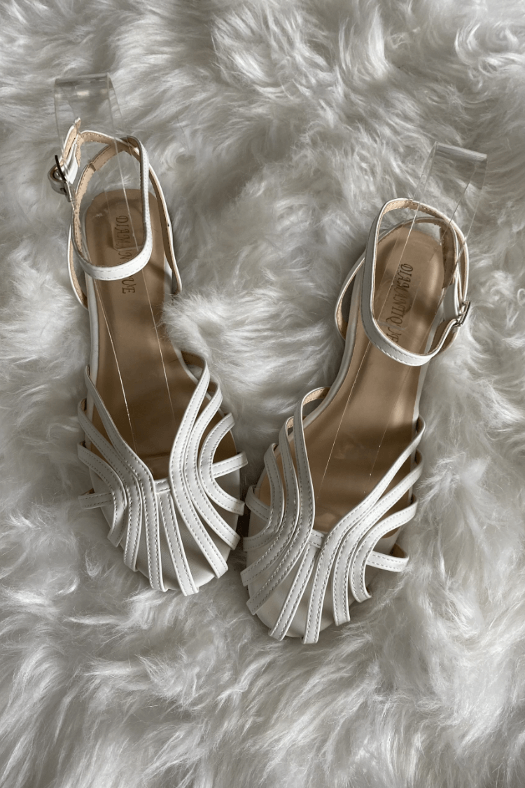 Sole™ | Sandalias doradas planas con diseño entrelazado