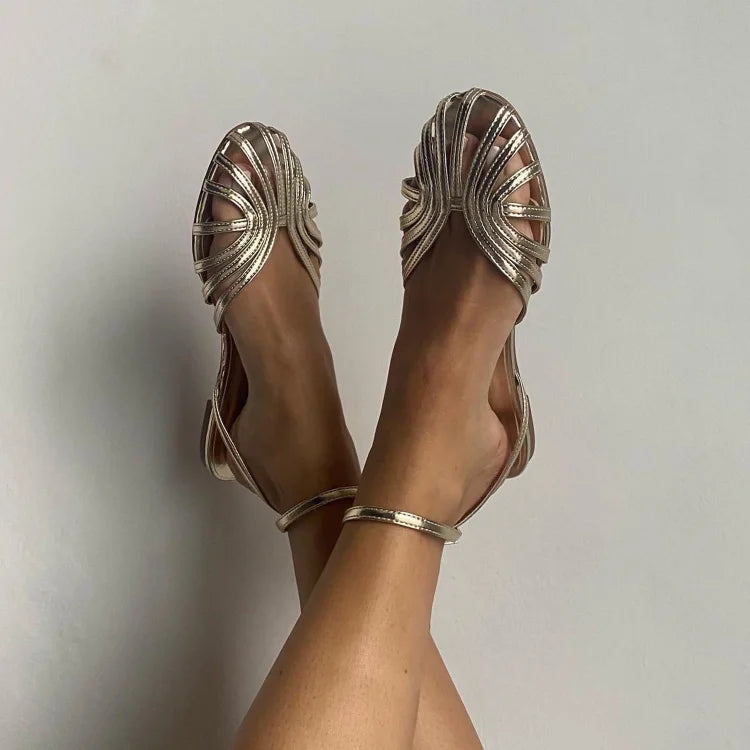 Sole™ | Sandalias doradas planas con diseño entrelazado