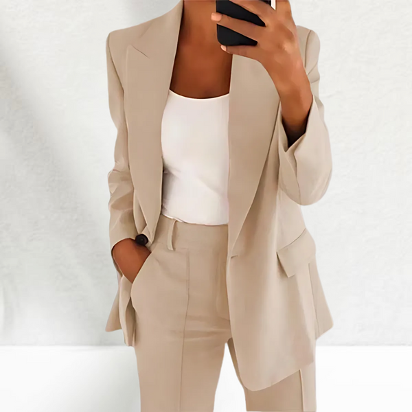 CONJUNTO ELEGANTE DE MUJER CON AMERICANA ESTRUCTURADA Y PANTALÓN AMPLIO