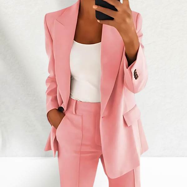 CONJUNTO ELEGANTE DE MUJER CON AMERICANA ESTRUCTURADA Y PANTALÓN AMPLIO