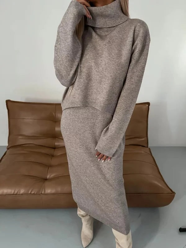 CONJUNTO VESTIDO Y SUÉTER DE CUELLO ALTO