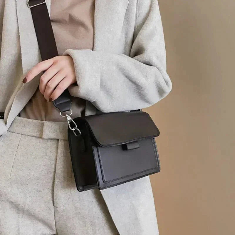 BOLSO SOFÍA – BANDOLERA MINI CON CORREA GRUESA Y CIERRE ABATIBLE PARA MUJER