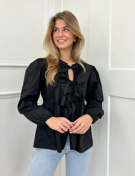 BLUSA ITALIANA ANUDADA DE ALGODÓN – VERSATILIDAD Y ELEGANCIA