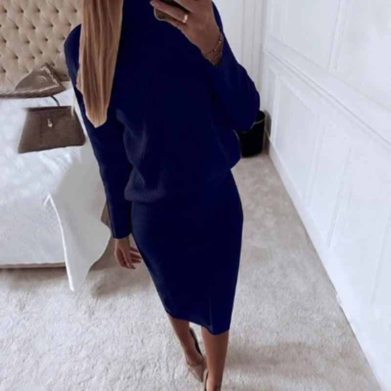 CONJUNTO ELEGANTE CON SUÉTER Y FALDA HASTA LA RODILLA