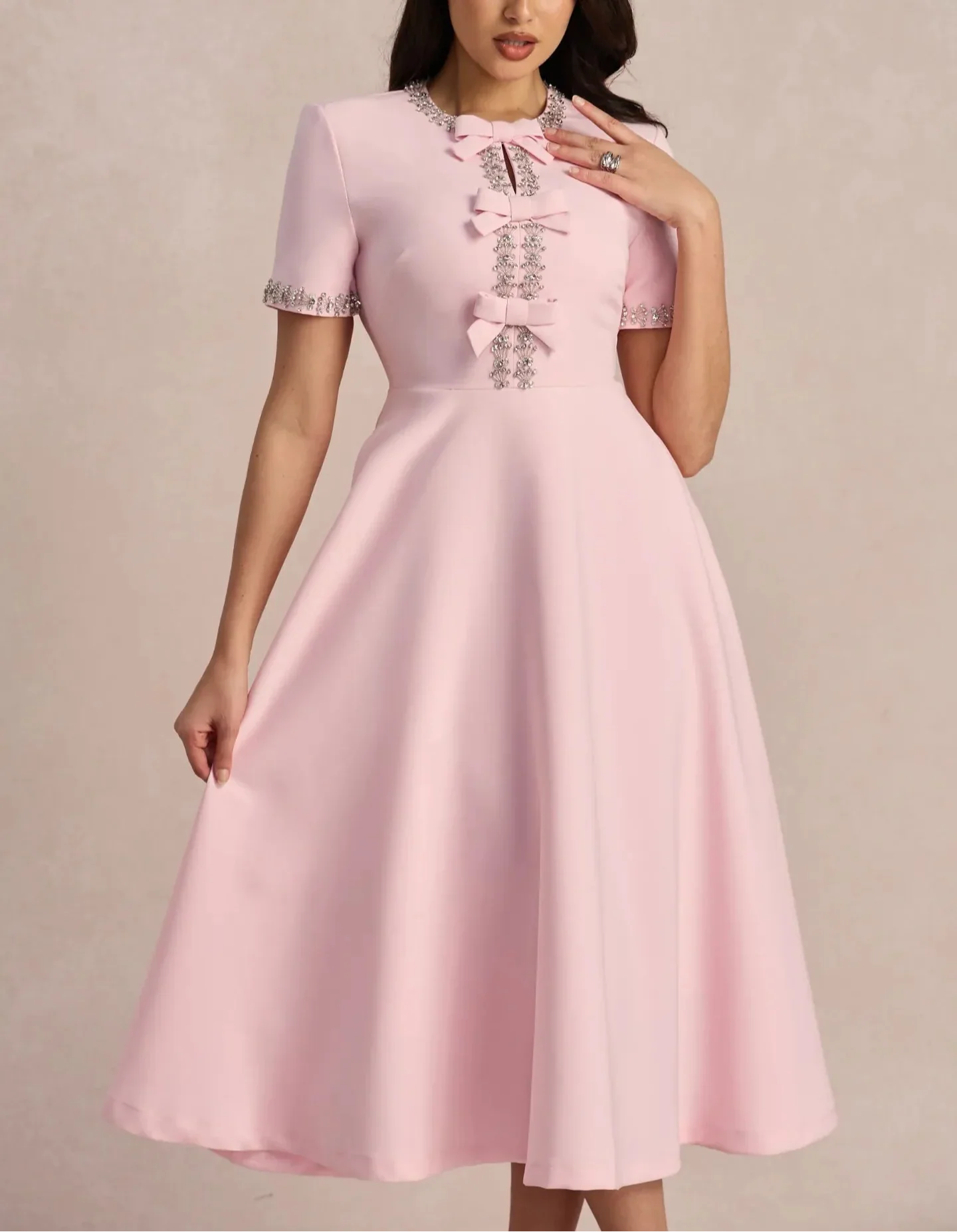 Raffaella™ | Vestido evasé con lazos y perlas