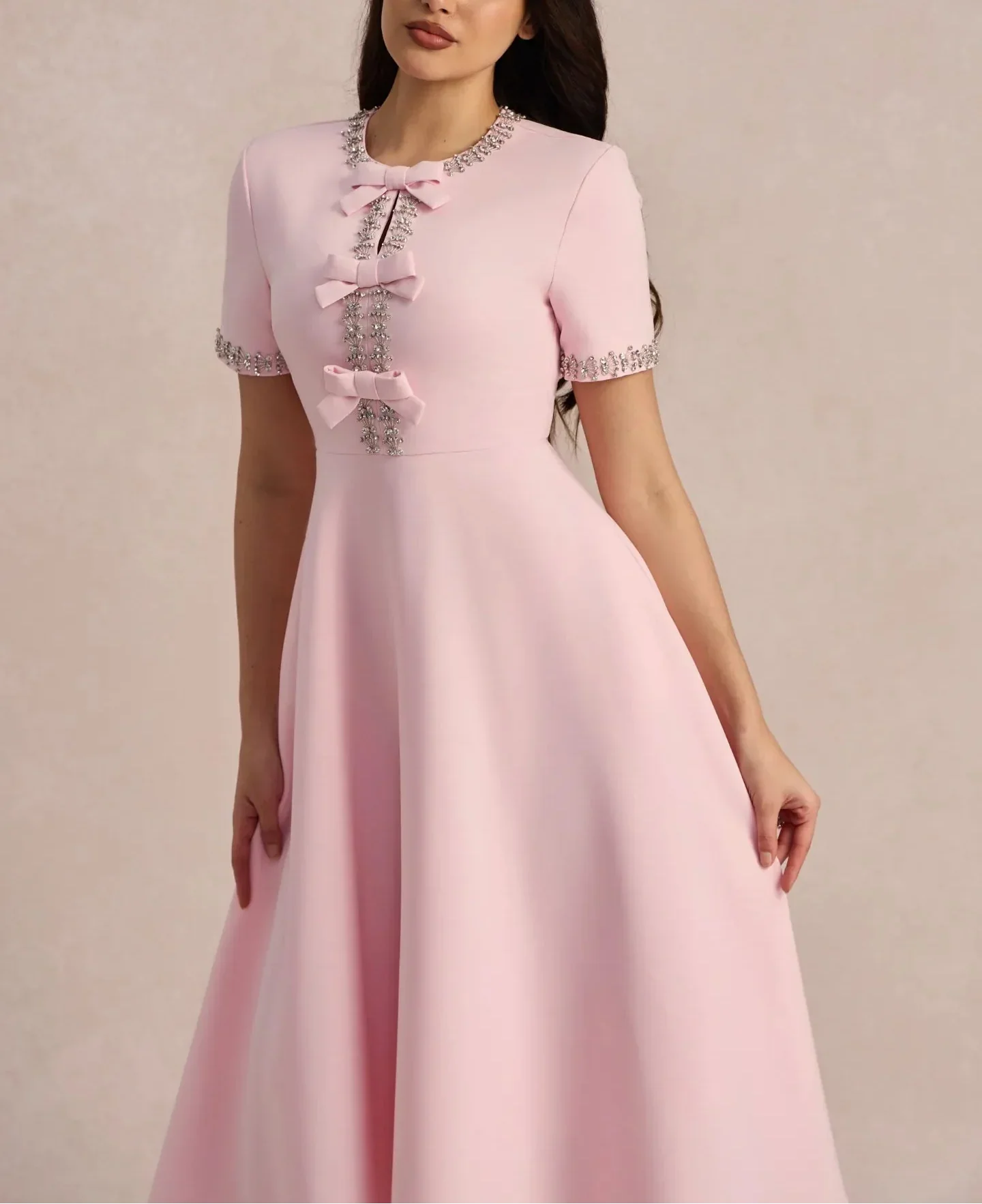 Raffaella™ | Vestido evasé con lazos y perlas