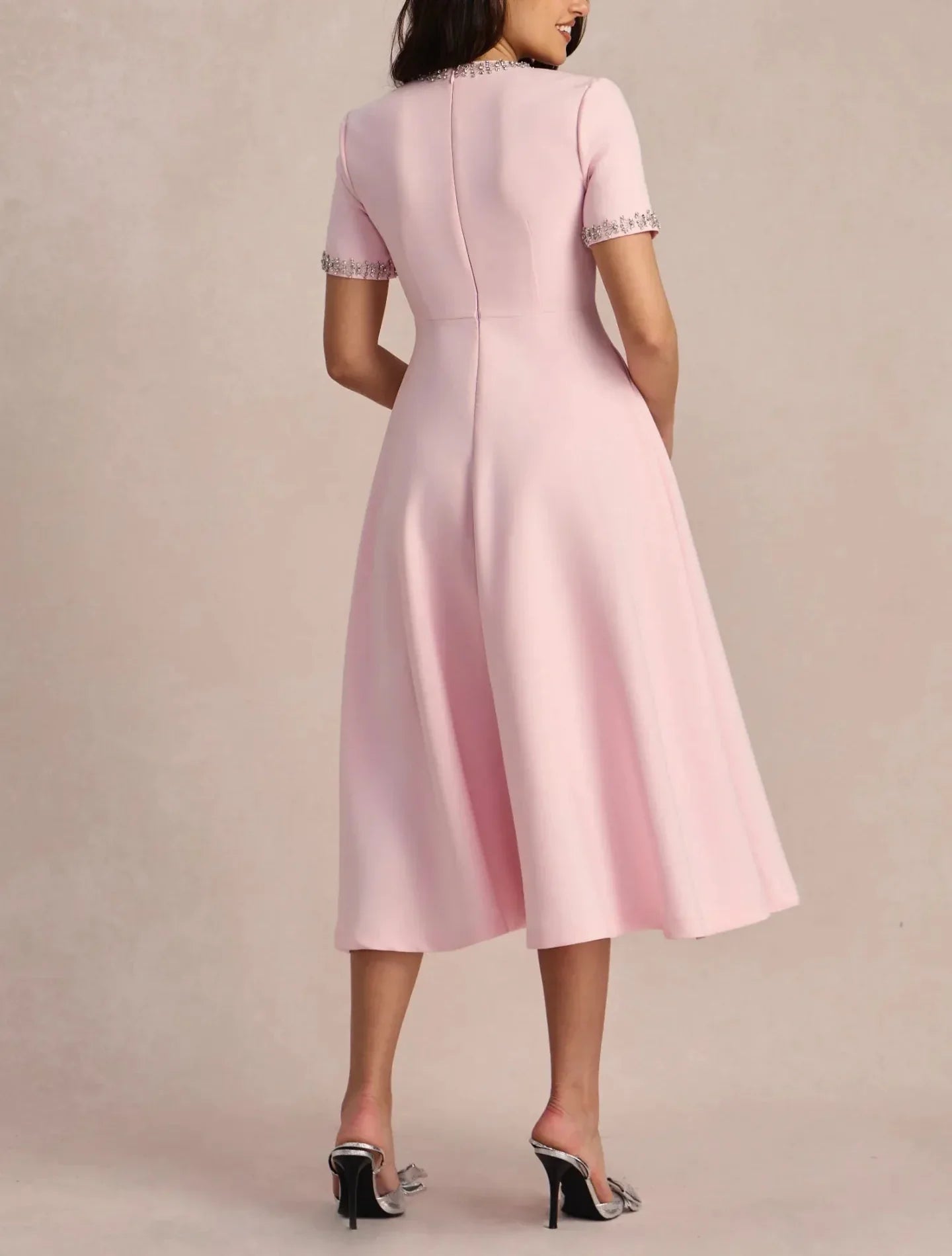 Raffaella™ | Vestido evasé con lazos y perlas