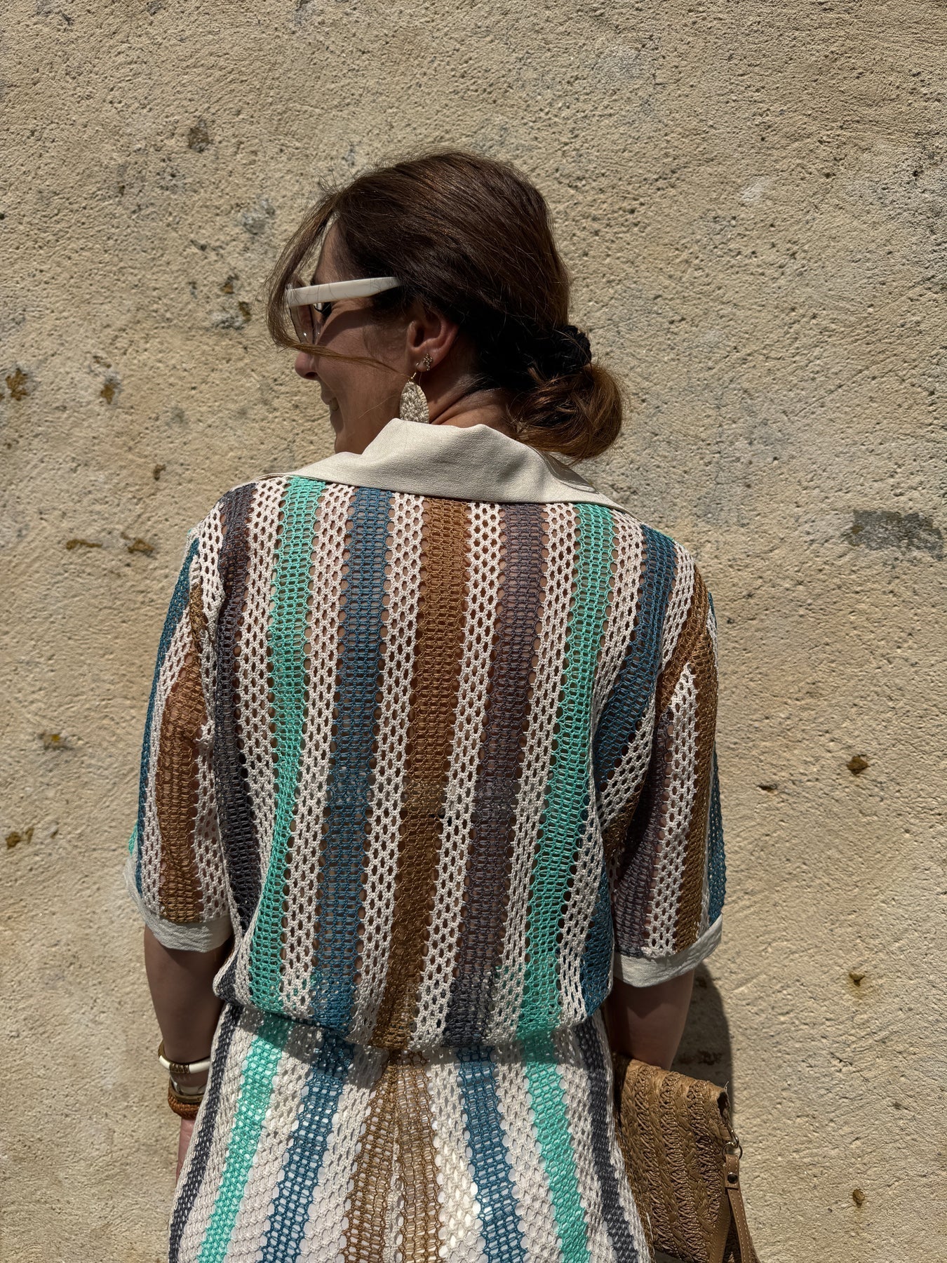 TOP ELEGANTE CON SOLAPAS Y MANGAS TRES CUARTOS