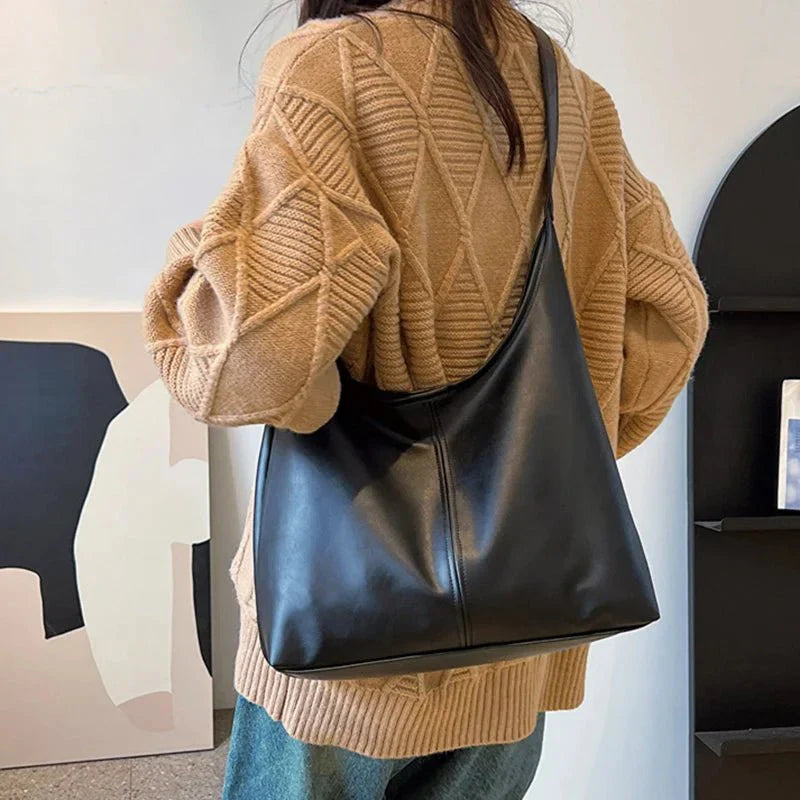 BOLSO ALESSIA – GRANDE DE HOMBRO EN POLIPIEL CON CORREA AJUSTABLE
