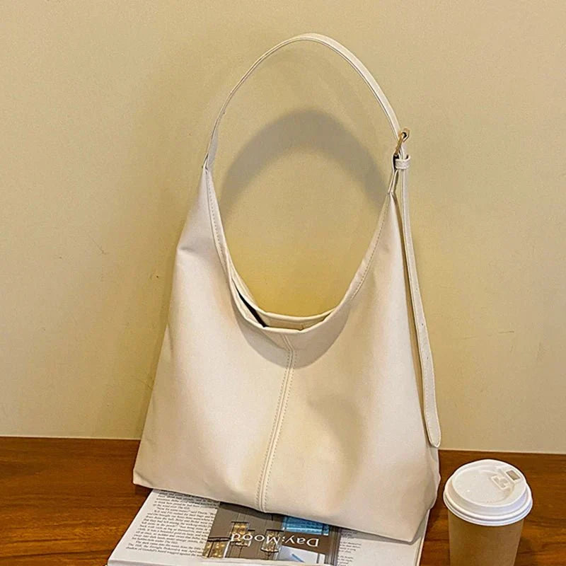 BOLSO ALESSIA – GRANDE DE HOMBRO EN POLIPIEL CON CORREA AJUSTABLE