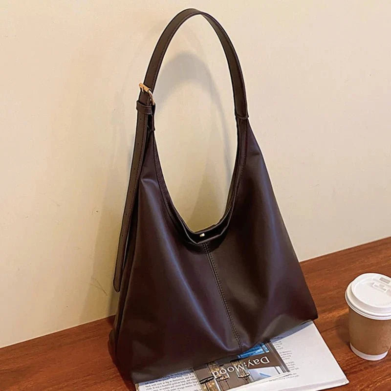 BOLSO ALESSIA – GRANDE DE HOMBRO EN POLIPIEL CON CORREA AJUSTABLE