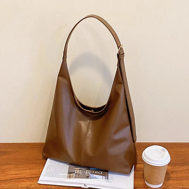 BOLSO ALESSIA – GRANDE DE HOMBRO EN POLIPIEL CON CORREA AJUSTABLE
