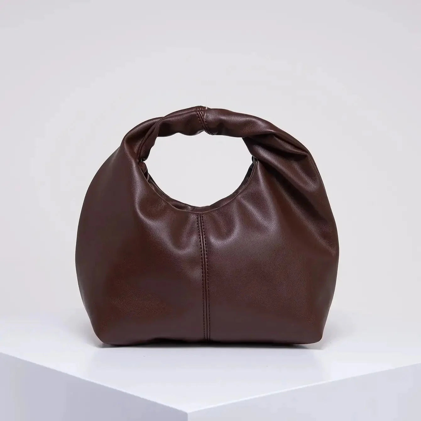 BOLSO VERONA CUADRADO EN POLIPIEL CON NUDO Y TAMAÑO PEQUEÑO DE MANO