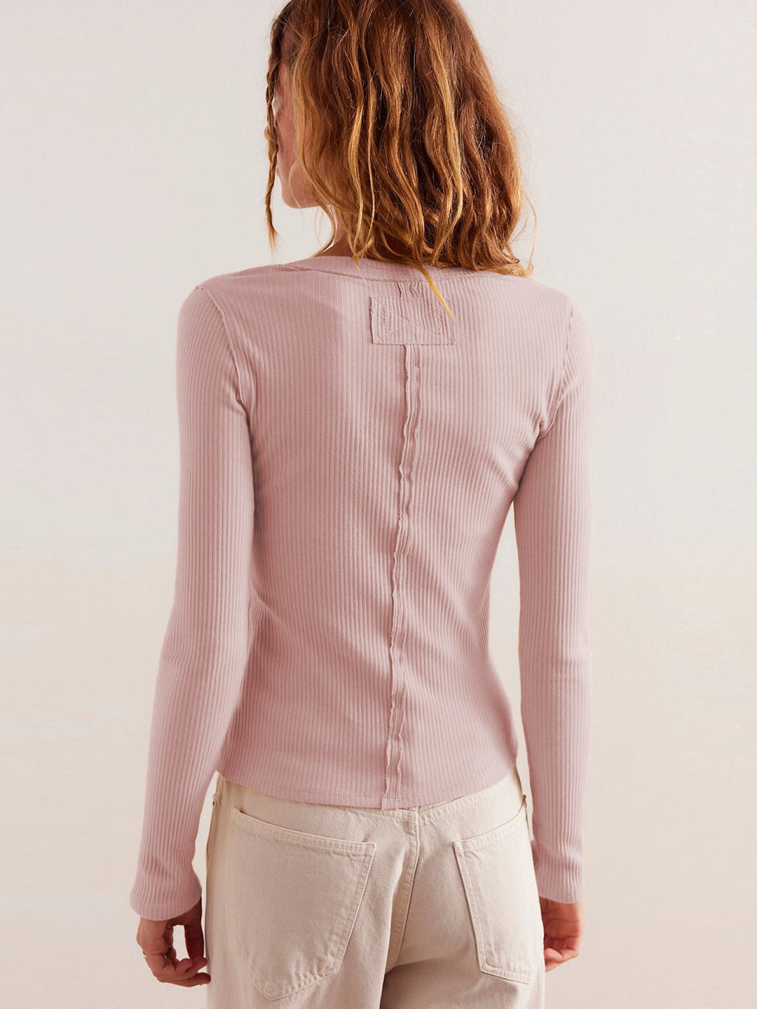 CARDIGAN ELEGANTE DE MUJER – BOTONES DECORATIVOS Y ESTILO MODERNO
