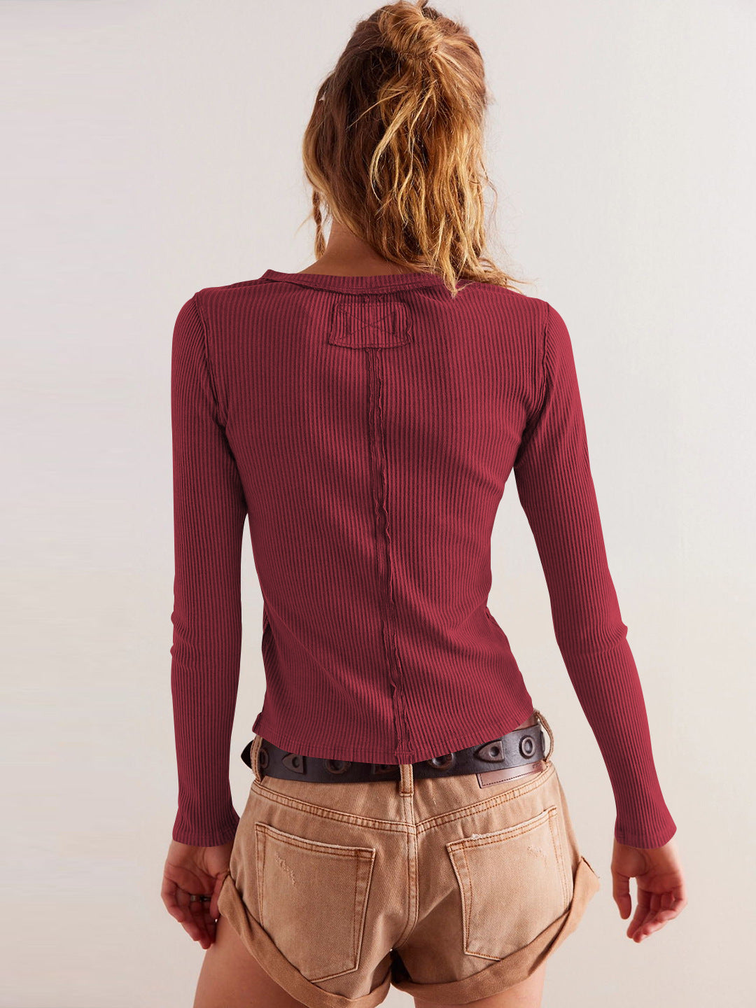CARDIGAN ELEGANTE DE MUJER – BOTONES DECORATIVOS Y ESTILO MODERNO