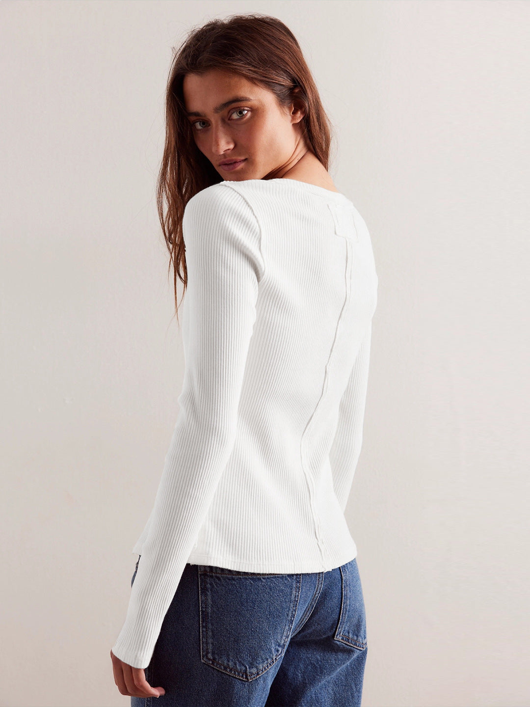 CARDIGAN ELEGANTE DE MUJER – BOTONES DECORATIVOS Y ESTILO MODERNO