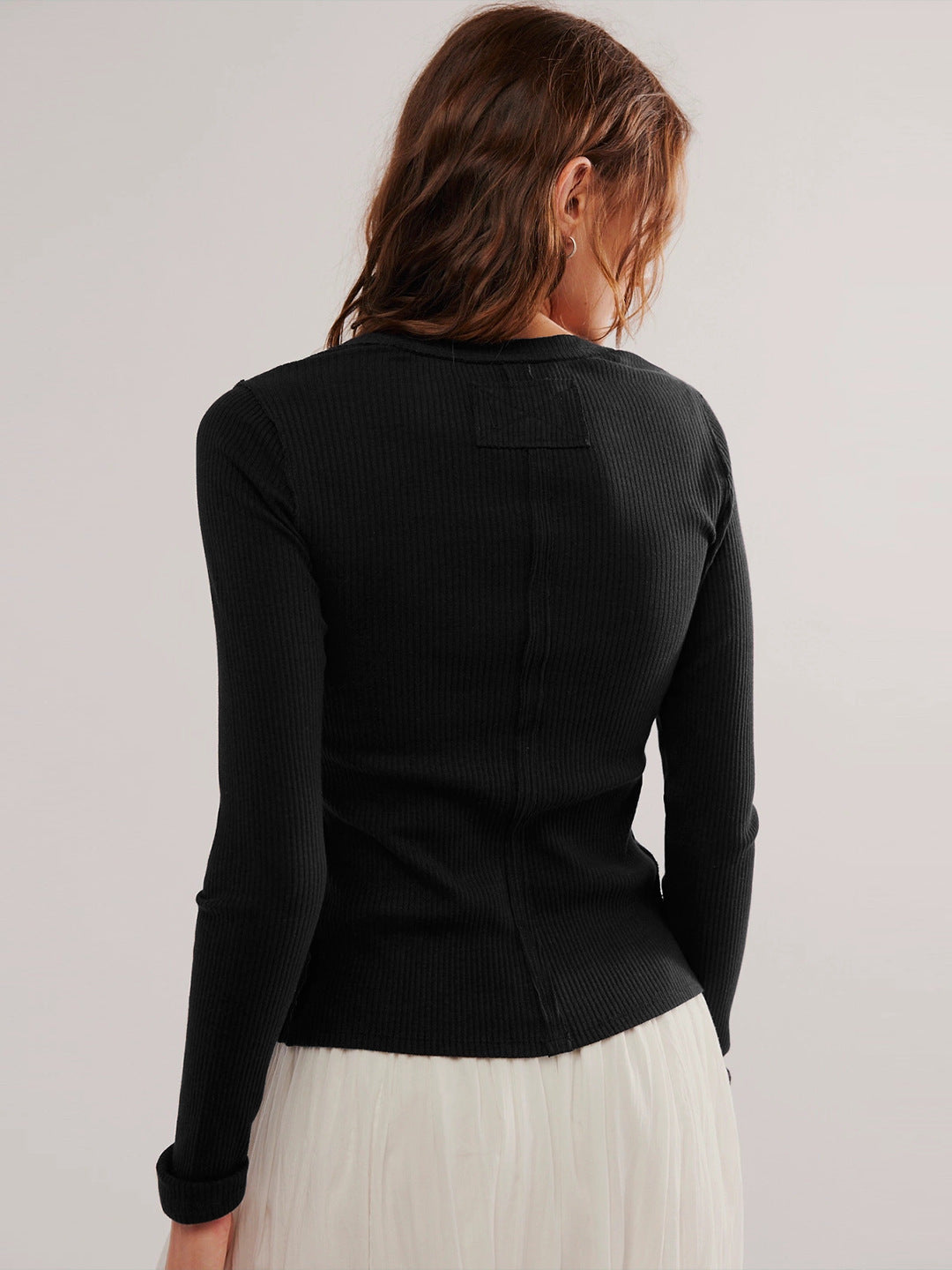 CARDIGAN ELEGANTE DE MUJER – BOTONES DECORATIVOS Y ESTILO MODERNO