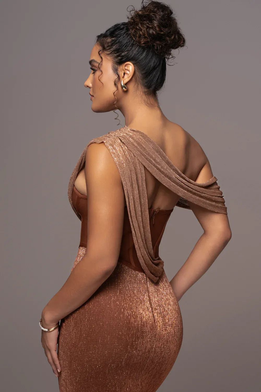 Celestina | Vestido Largo Dorado con Corsé y Drapeado Elegante