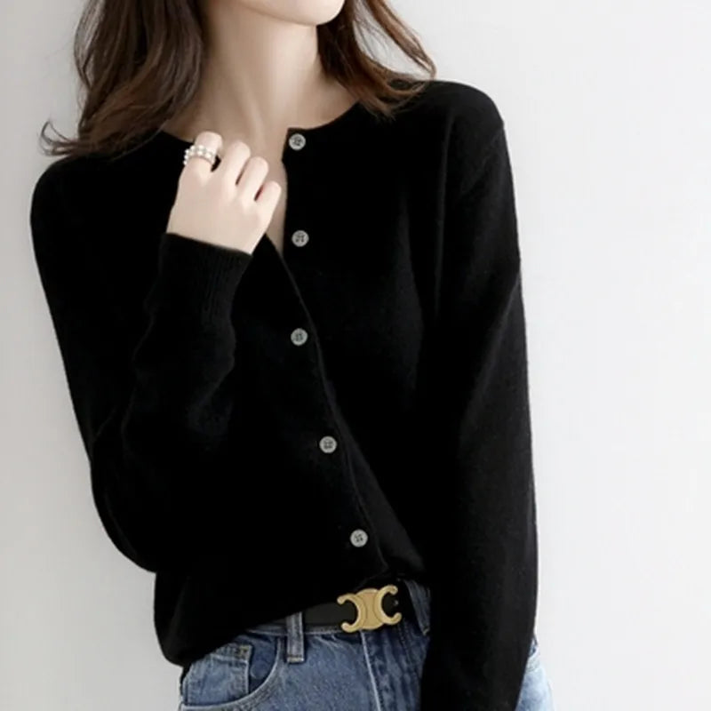 CARDIGAN CLÁSICO DE MUJER – ELEGANCIA Y COMODIDAD PARA TODO EL AÑO