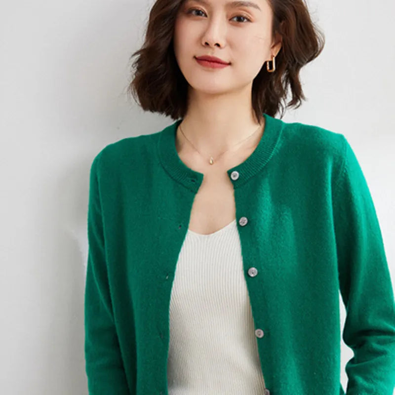 CARDIGAN CLÁSICO DE MUJER – ELEGANCIA Y COMODIDAD PARA TODO EL AÑO