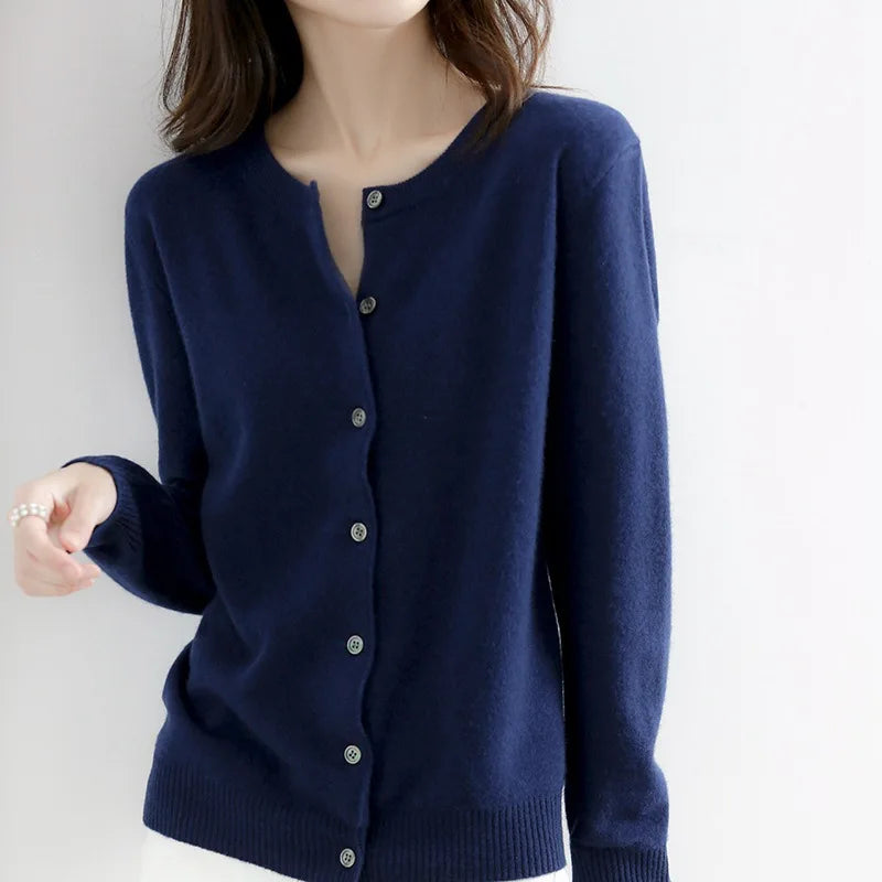 CARDIGAN CLÁSICO DE MUJER – ELEGANCIA Y COMODIDAD PARA TODO EL AÑO