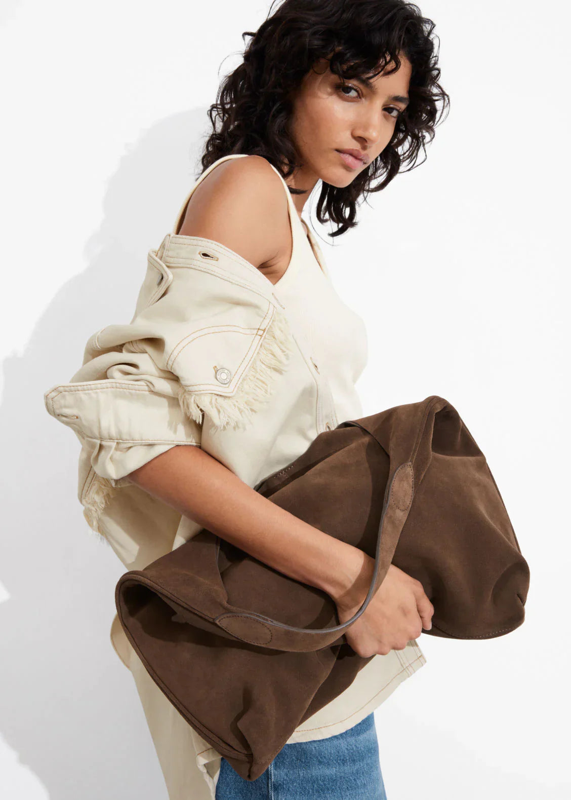 BOLSO DE ANTE GRANDE ESTILO HOBO CON ASA ÚNICA
