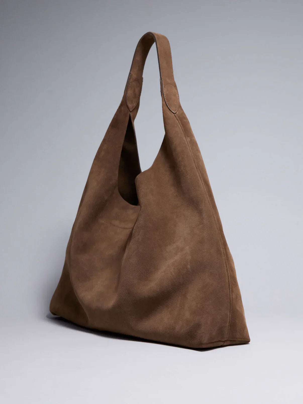 BOLSO DE ANTE GRANDE ESTILO HOBO CON ASA ÚNICA