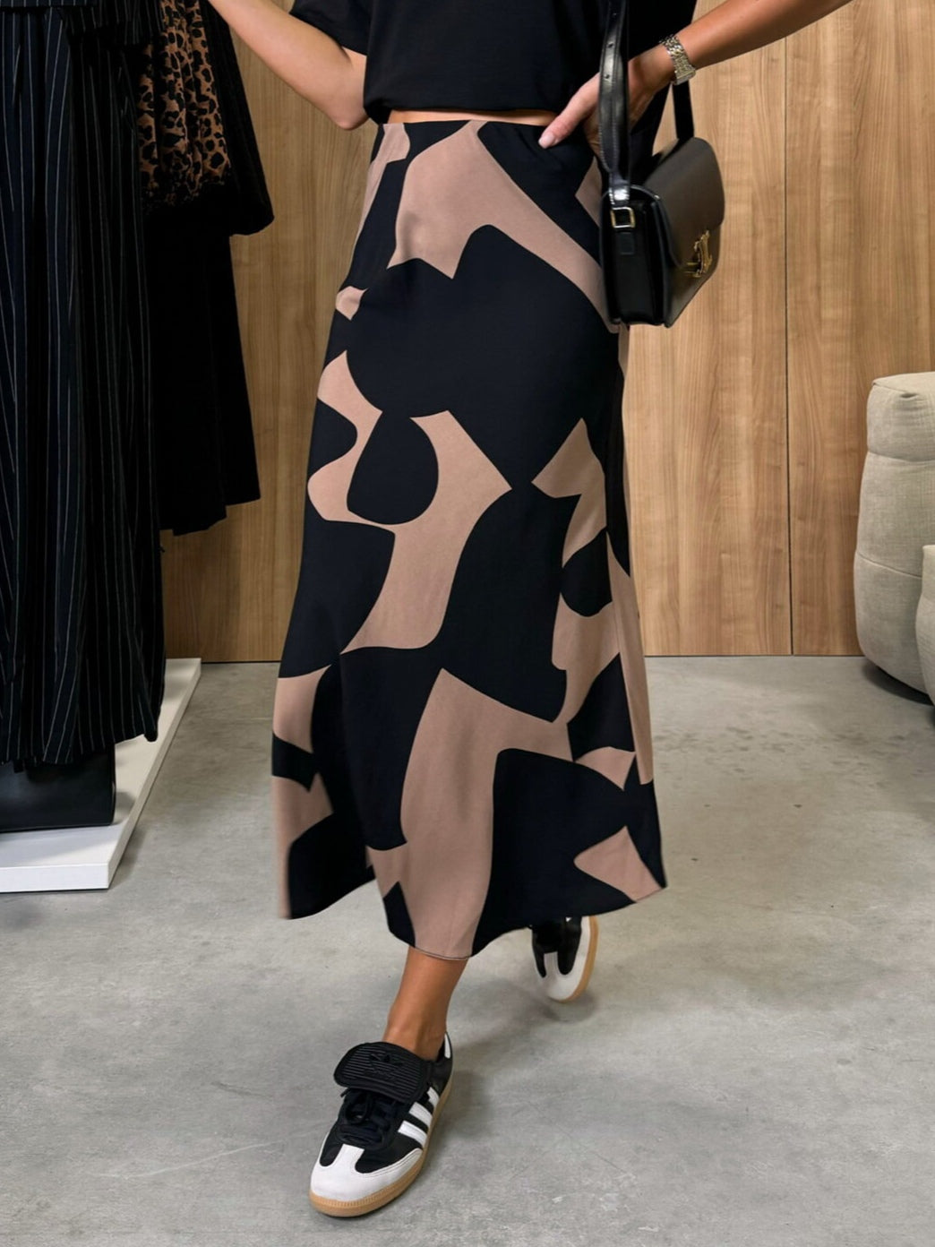 FALDA SATINADA ESTAMPADA COLORBLOCK