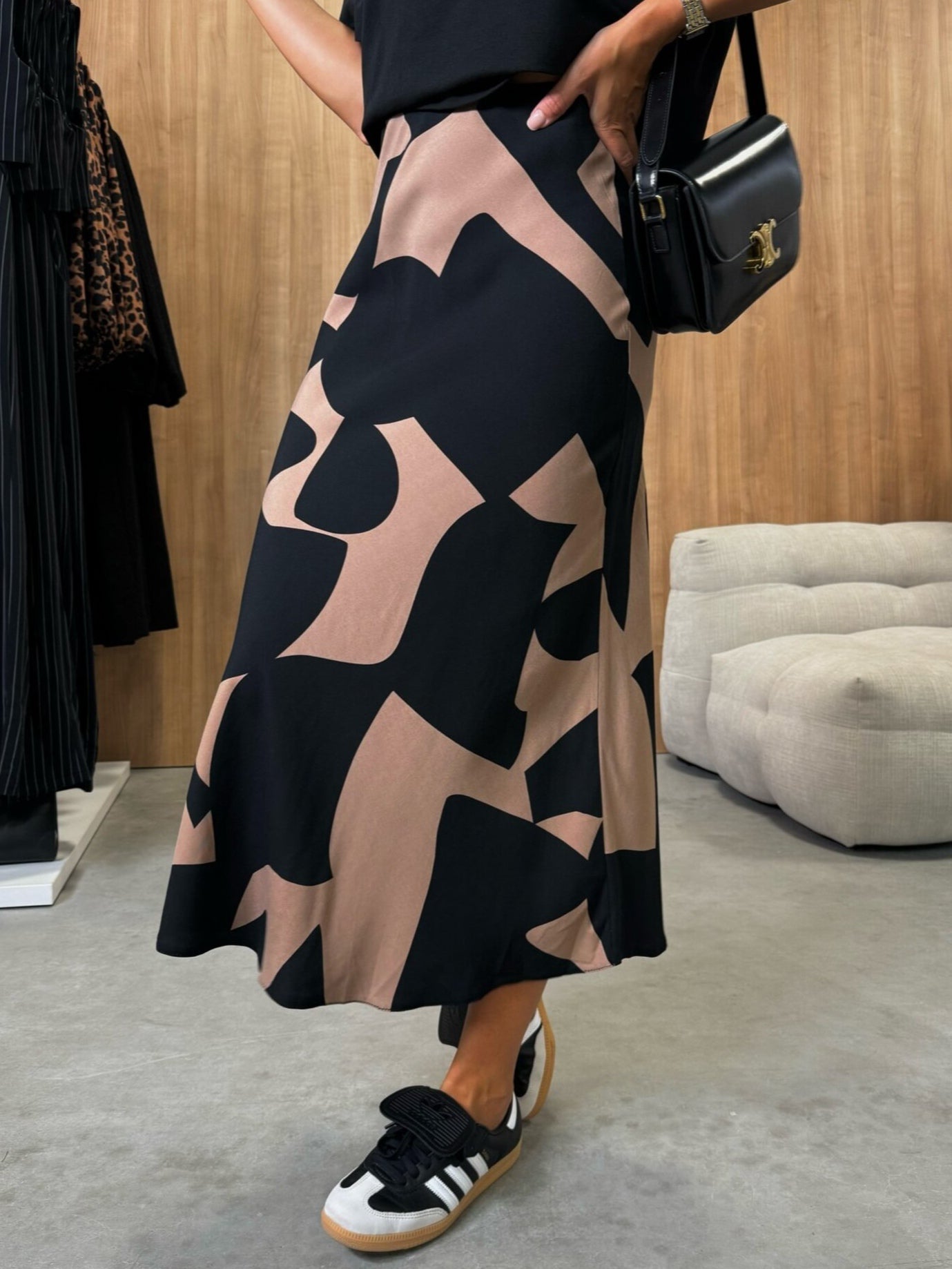 FALDA SATINADA ESTAMPADA COLORBLOCK
