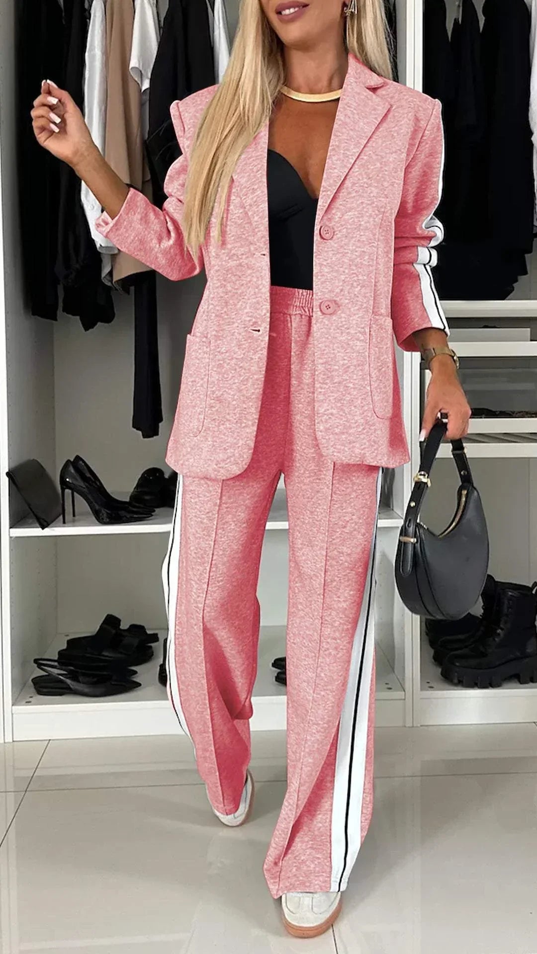 ELEGANTE TRAJE DE MUJER CON SOLAPA