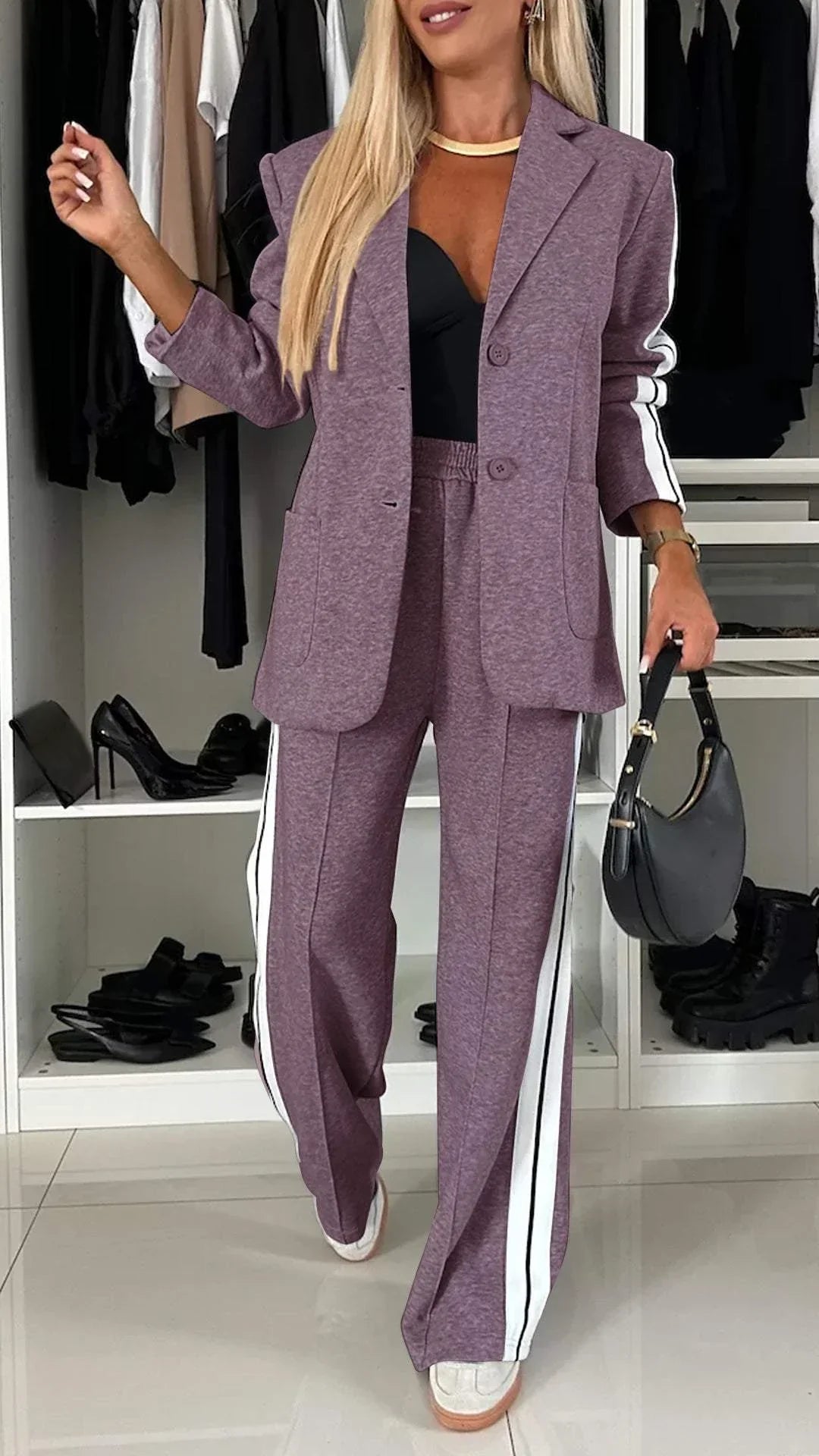ELEGANTE TRAJE DE MUJER CON SOLAPA