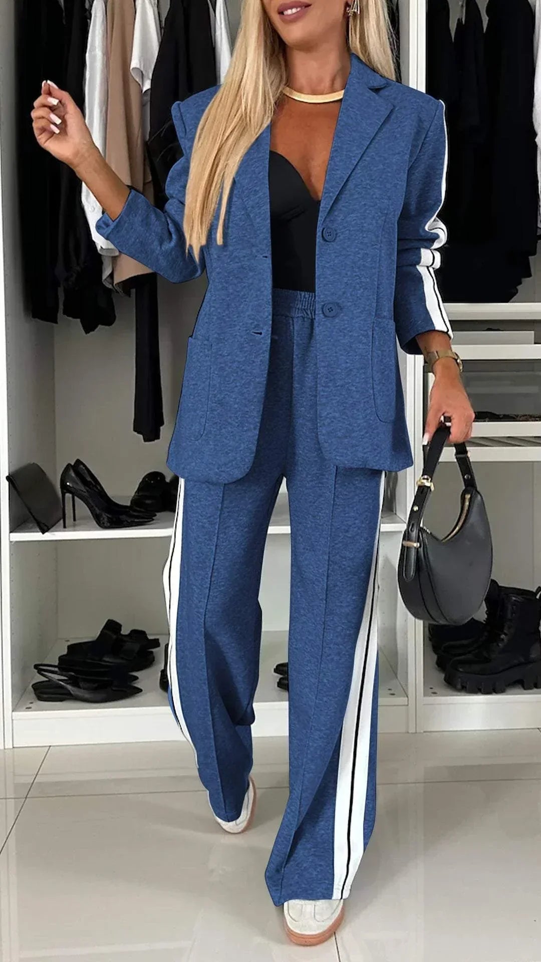 ELEGANTE TRAJE DE MUJER CON SOLAPA