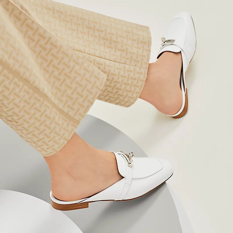 Épure™ | Mules elegantes de piel con detalle metálico