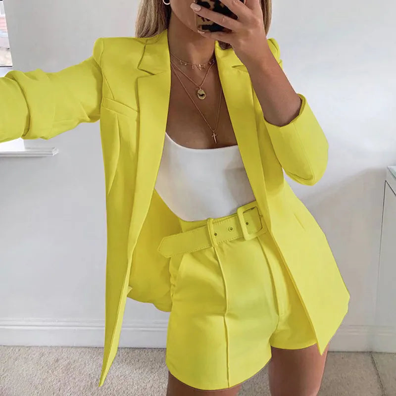 CELIA  ELEGANTE CONJUNTO DE PANTALÓN CORTO Y BLAZER DE LINO PARA MUJER