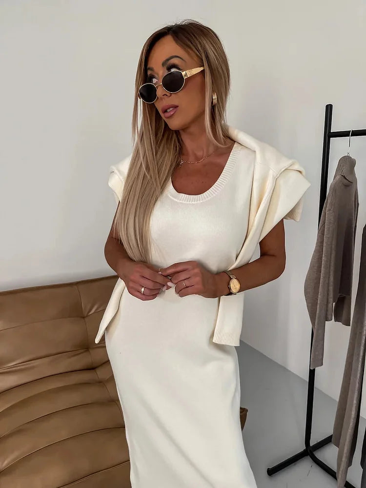 CONJUNTO VESTIDO Y SUÉTER DE CUELLO ALTO