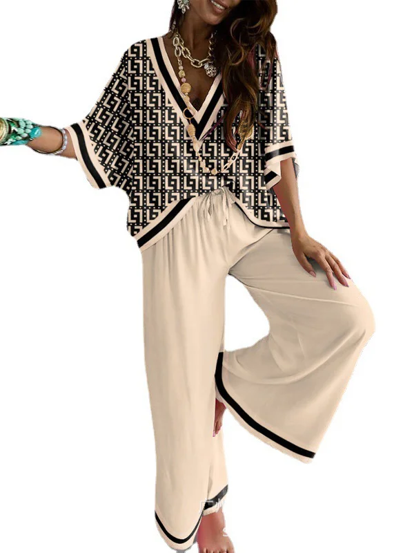 CONJUNTO ALBA - CAMISETA URBANA SUELTA CON CUELLO DE PICO Y PANTALONES
