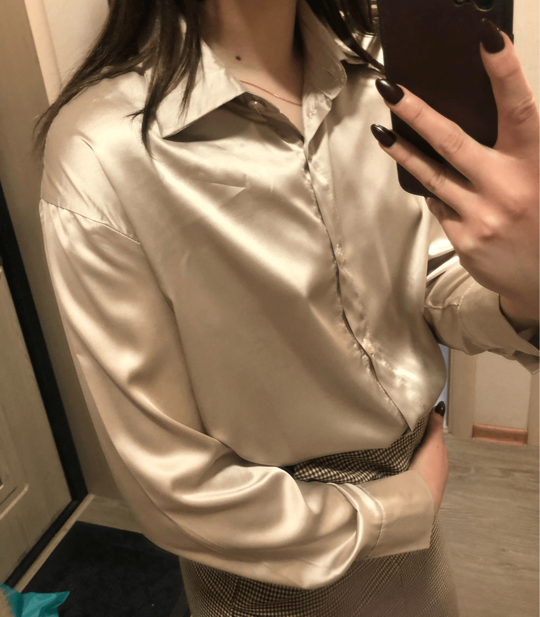 CAMISA OLGA DE SATÉN CON BOTONES – ELEGANCIA VERSÁTIL TODO EL AÑO