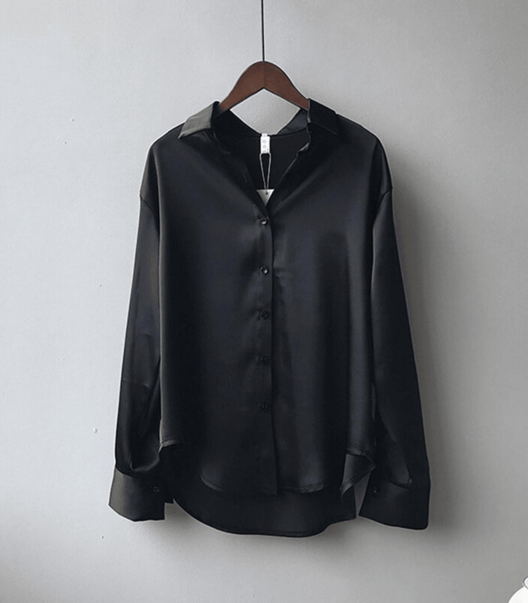 CAMISA OLGA DE SATÉN CON BOTONES – ELEGANCIA VERSÁTIL TODO EL AÑO