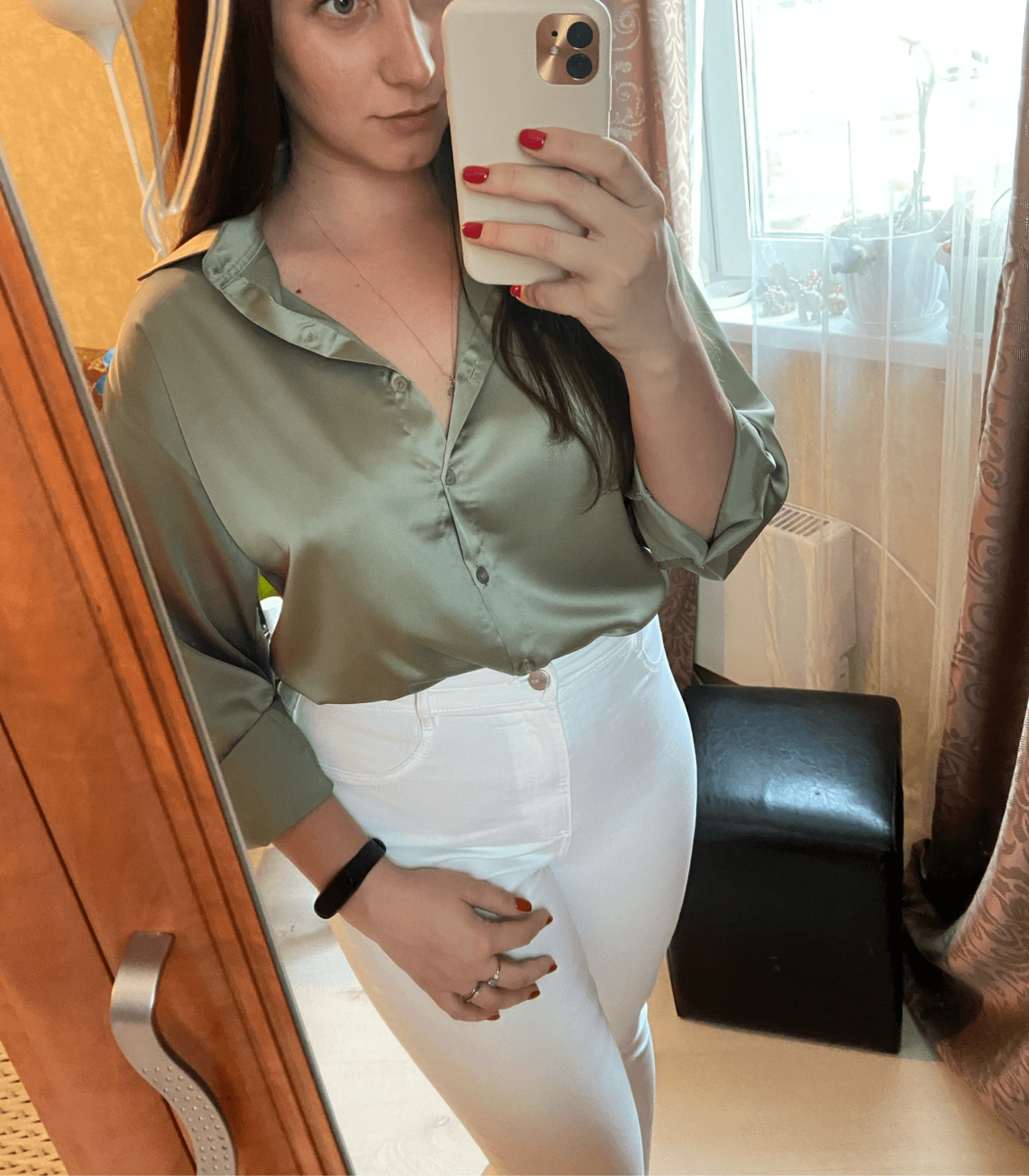 CAMISA OLGA DE SATÉN CON BOTONES – ELEGANCIA VERSÁTIL TODO EL AÑO
