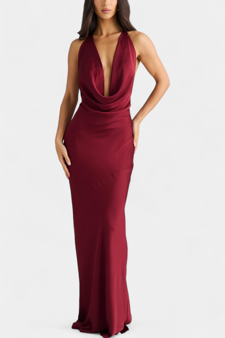 Zayana Vestido Elegante con Drapeado y Flor Desmontable