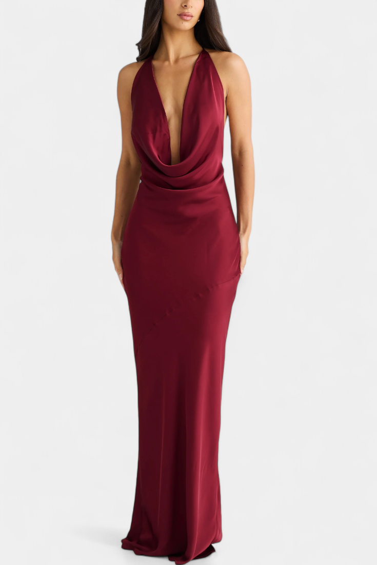 Zayana Vestido Elegante con Drapeado y Flor Desmontable