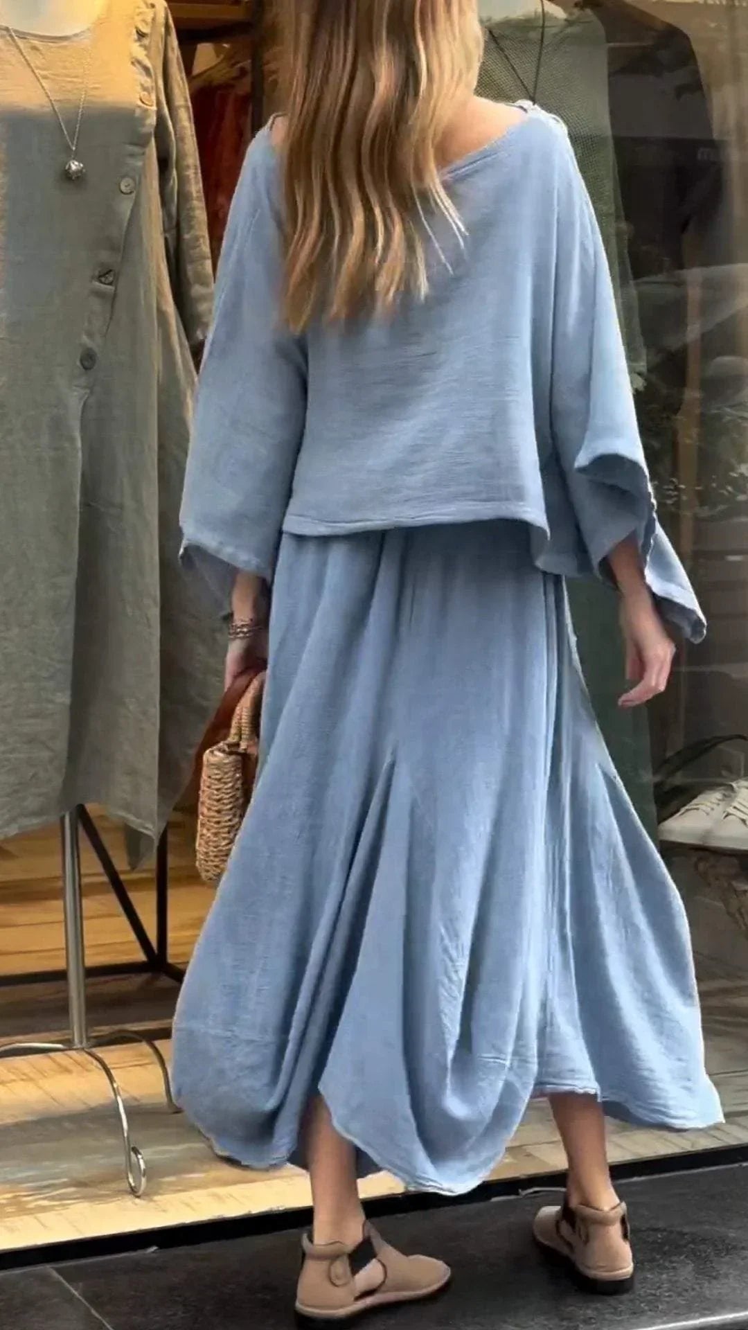 NOA  TRAJE INFORMAL DE CUELLO REDONDO Y LARGO MEDIO